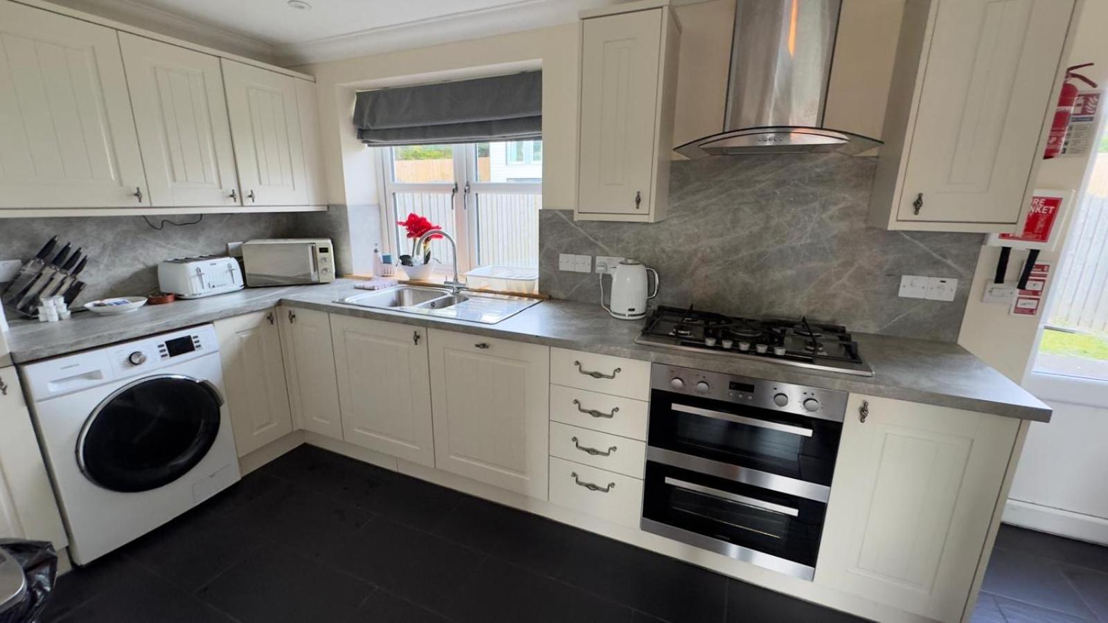 The Waverley Inn Holiday Homes Inverness Exteriör bild